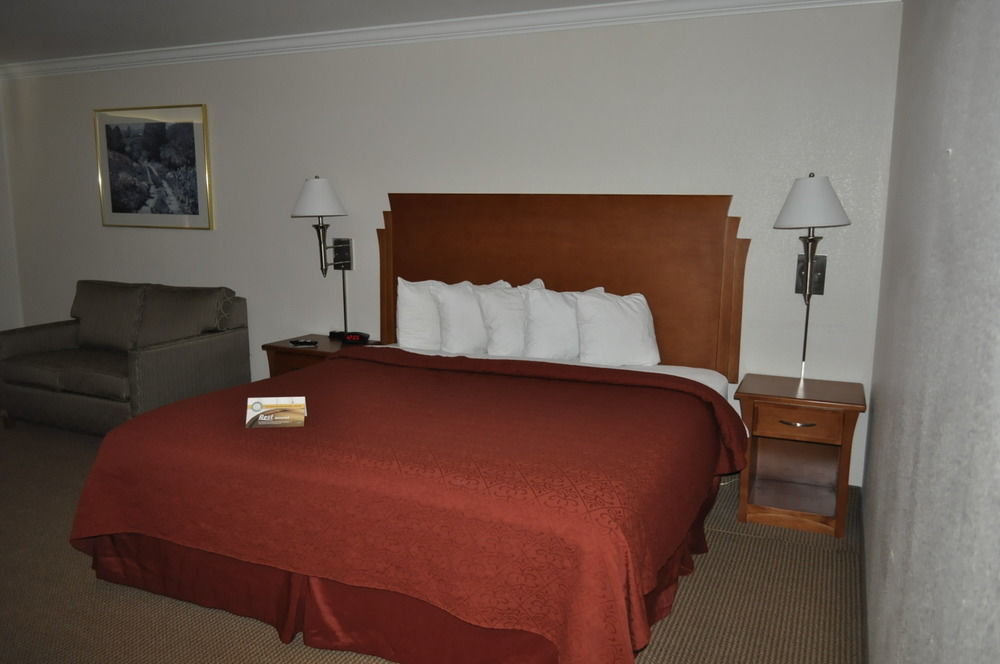 Quality Inn & Suites Salina Zewnętrze zdjęcie